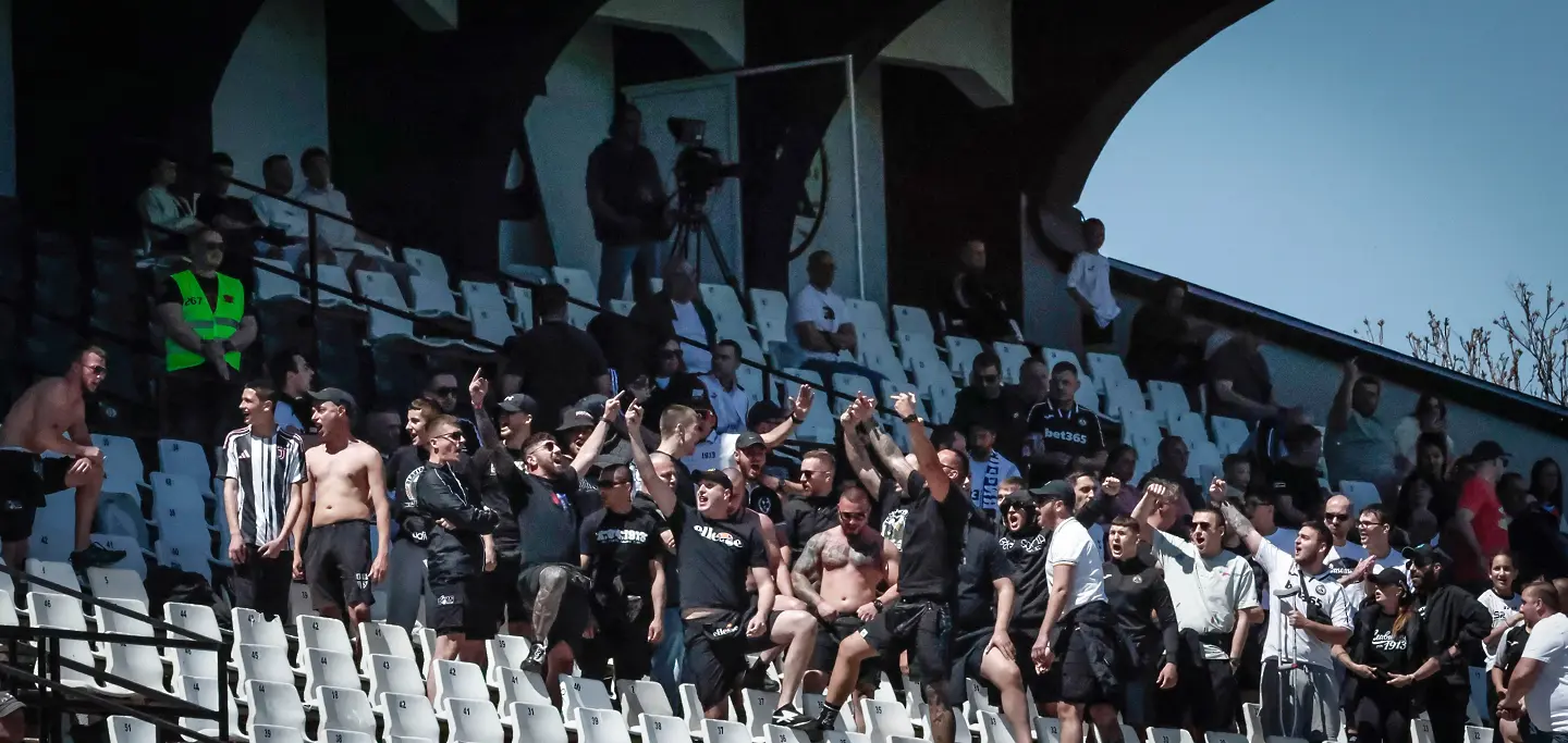 Феновете на Славия / startphoto.bg