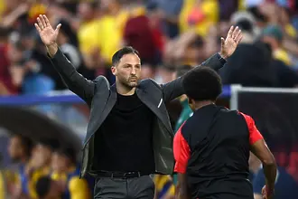 След провала в дербито - Фенербахче освободи Тедеско