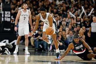 Дори без звездата си – Сан Антонио поведе серията с Портланд (ВИДЕО)