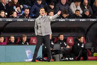 Бърнли изпадна и остана без треньор 