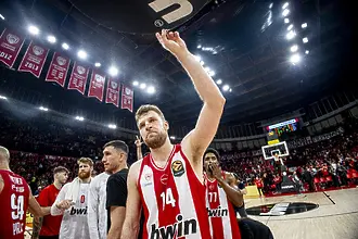 Везенков взе диригентската палка в Олимпиакос, „червено-белите“ удариха Монако