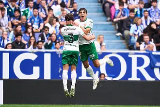 Елче закотви Овиедо на дъното и се отдалечи от опасната зона