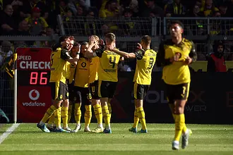 В мач №1000 на „Вестфаленщадион“ – Дортмунд прочете присъдата на Фрайбург за половин час