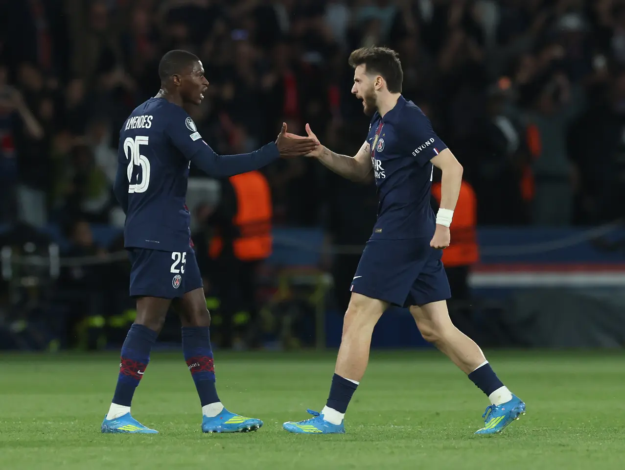 Хвича Кварацхелия и Нуно Мендеш / Getty Images