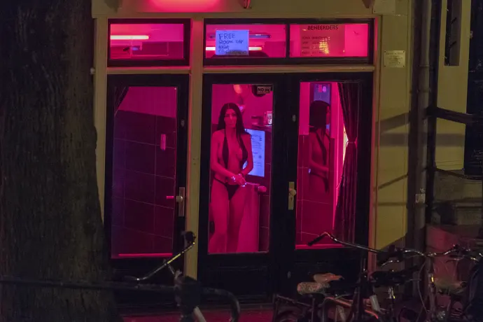 Момиче свидетелства за скандала с проституция в Италия, в който са замесени и играчи от Серия А