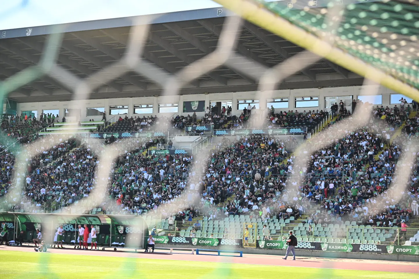 Шест гола паднаха в демонстративния мач между ветерани на Берое и легенди на българския футбол