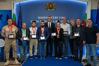 Медалистите от Европейското по вдигане на тежести получиха заслуженото от министъра
