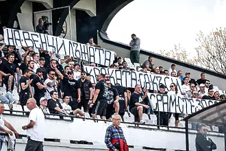 „Дядо Венци, махай се от Славия“: нов протест от фенове на „белите“ срещу Стефанов