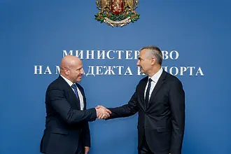 Димитър Илиев официално предаде поста министър на младежта и спорта на своя наследник Енчо Керязов