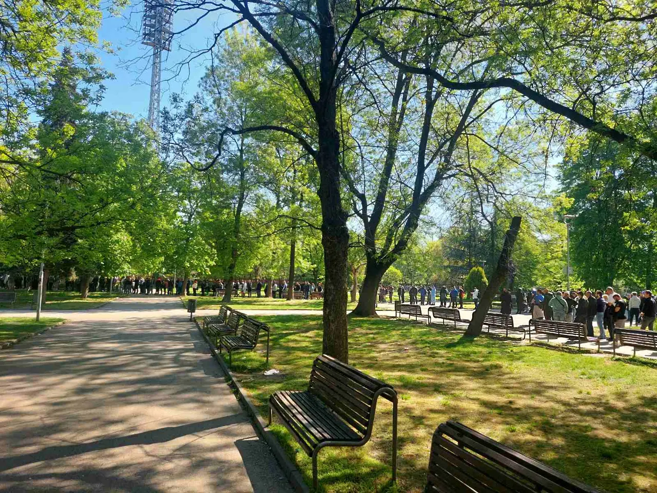 Левски пуска билети за мача с Лудогорец, фенове чакат от 6:30 сутринта — image 5