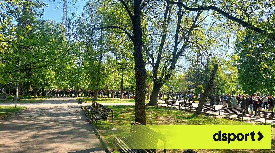 Левски пуска билети за мача с Лудогорец, фенове чакат от 6:30 сутринта — image 2