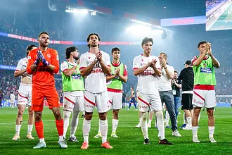 Горчиво шампанско за шампиона, който загуби в мач с 11 гола 