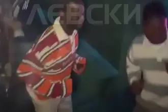 Халф на ЦСКА „бръмчи“ с играчи на Левски в дискотека (ВИДЕО)