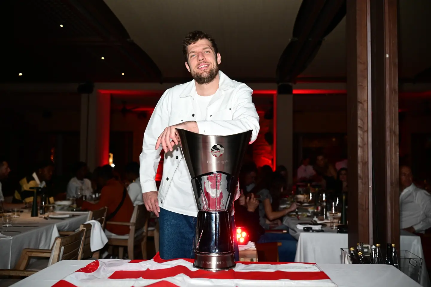 Александър Везенков / www.facebook.com/olympiacosbc