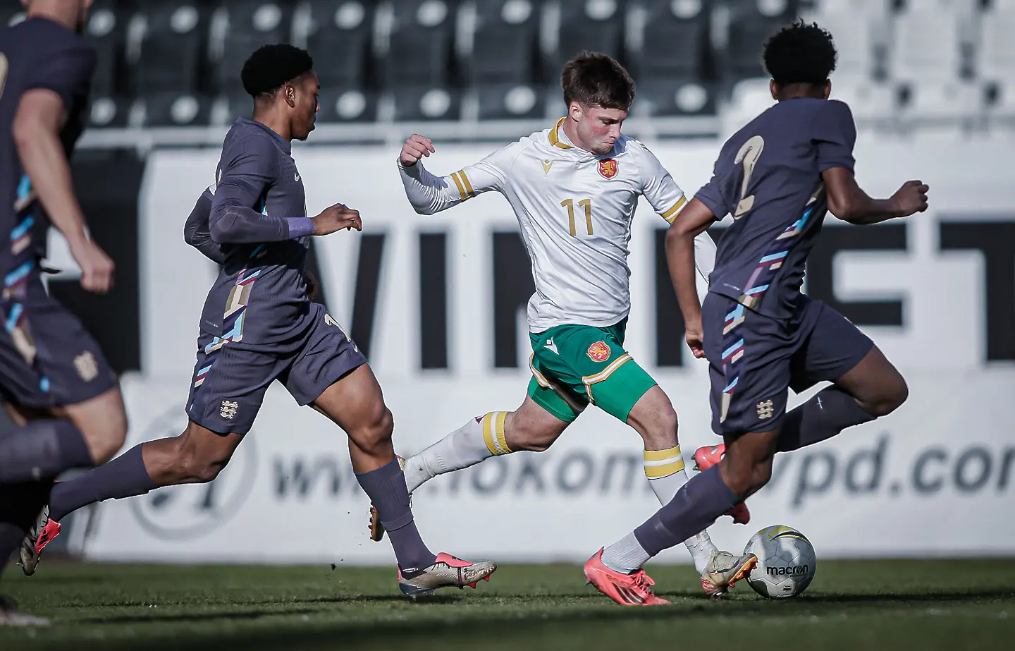 Адриан Райчев като част от България U19 срещу Англия / startphoto.bg