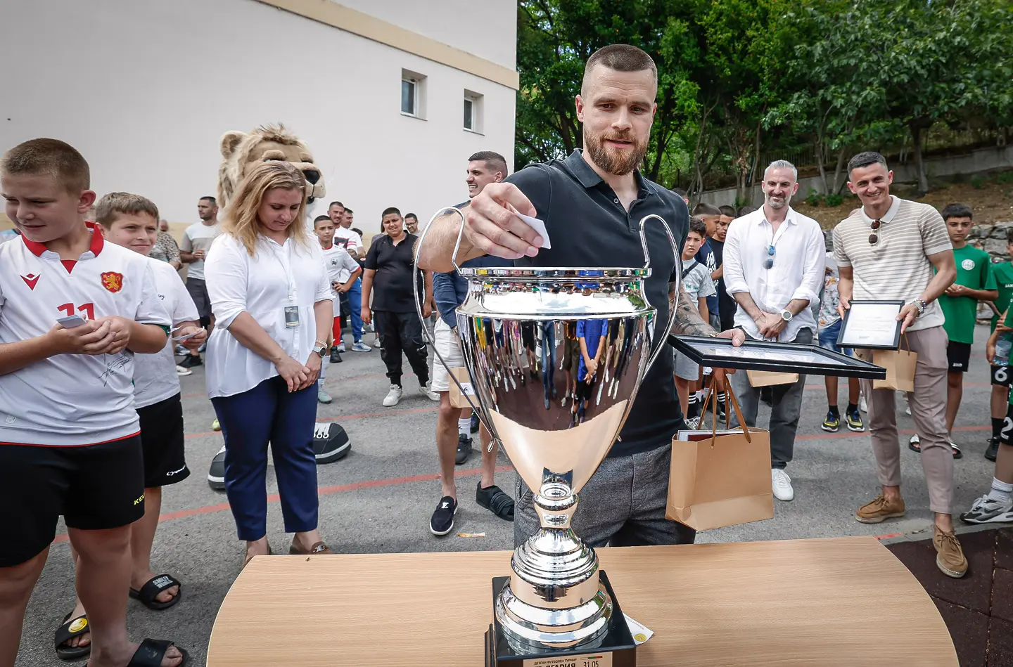 Кирил Десподов дари 5000 евро на фондация „Стилиян Петров“ за „Мача на Надеждата“