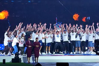„Парк де Пренс“ се тресе – ПСЖ отпразнува втората корона с песни и танци (ВИДЕО)