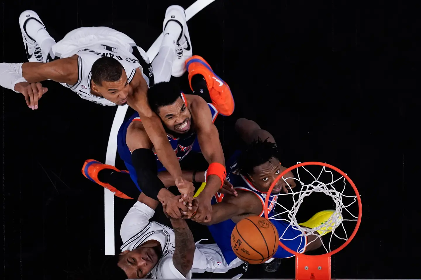 Сан Антонио Спърс - Ню Йорк Никс / Getty Images