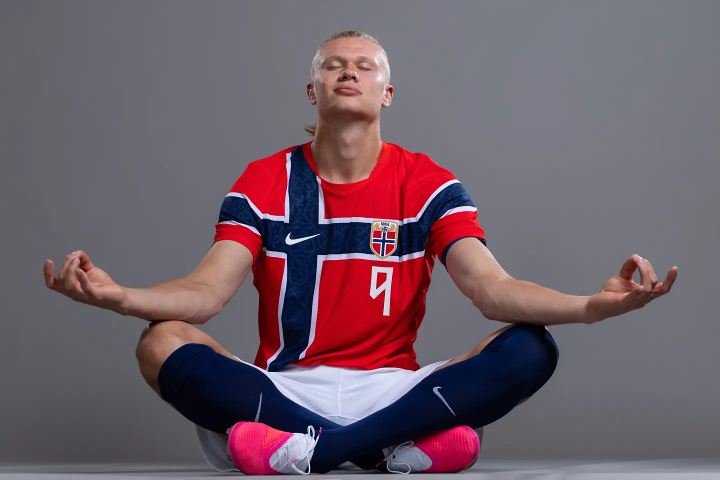 Холанд сменя името на фланелката си в чест на своята майка