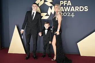 Конфузно: приятелката на Фил Фодън спря порнозвезда, поискала селфи с него (ВИДЕО)