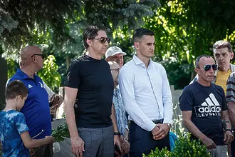 От Левски поднесоха цветя и венци на 55-годишнината от гибелта на Гунди и Котков (ВИДЕО+СНИМКИ)