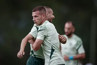Локомотив София вкара три, допусна три и удари три греди