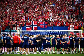 100 000 посрещнаха Норвегия в Осло