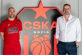 Легенда на ЦСКА пое баскетболния тим 