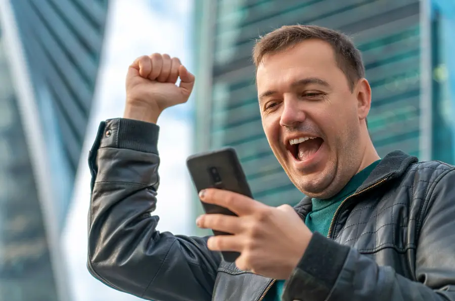 Безплатни завъртания: как работят, какви са скритите условия и колко всъщност струват