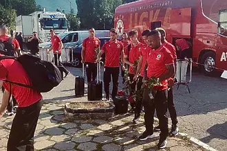 ЦСКА поднесе цветя в памет на двете деца от Славия