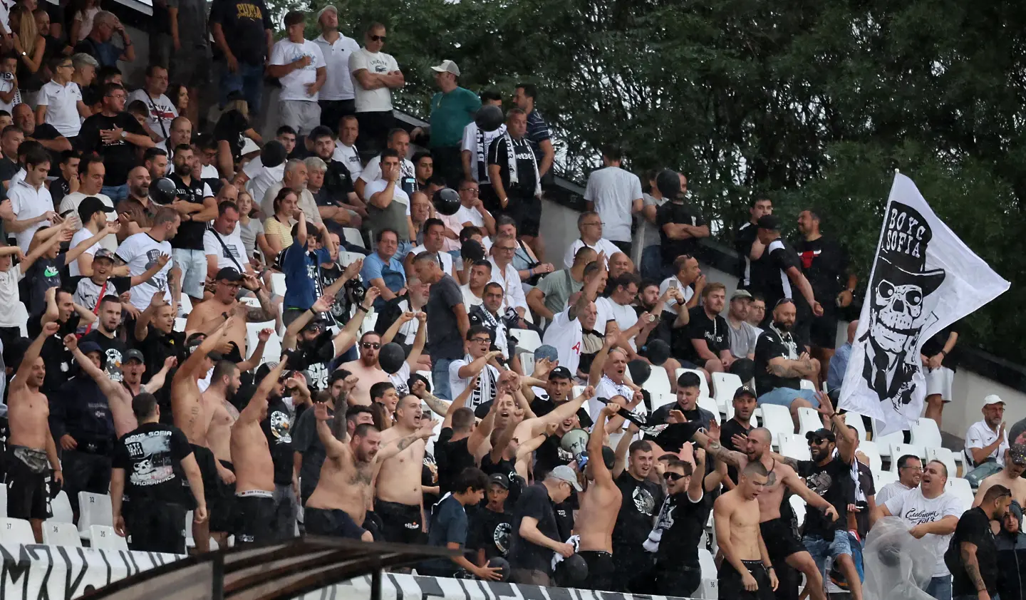 Фенове на Славия / startphoto.bg