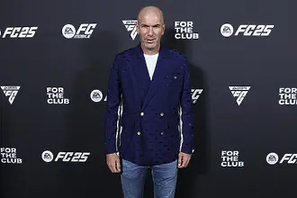 Зидан дава подписа си на Франция до дни
