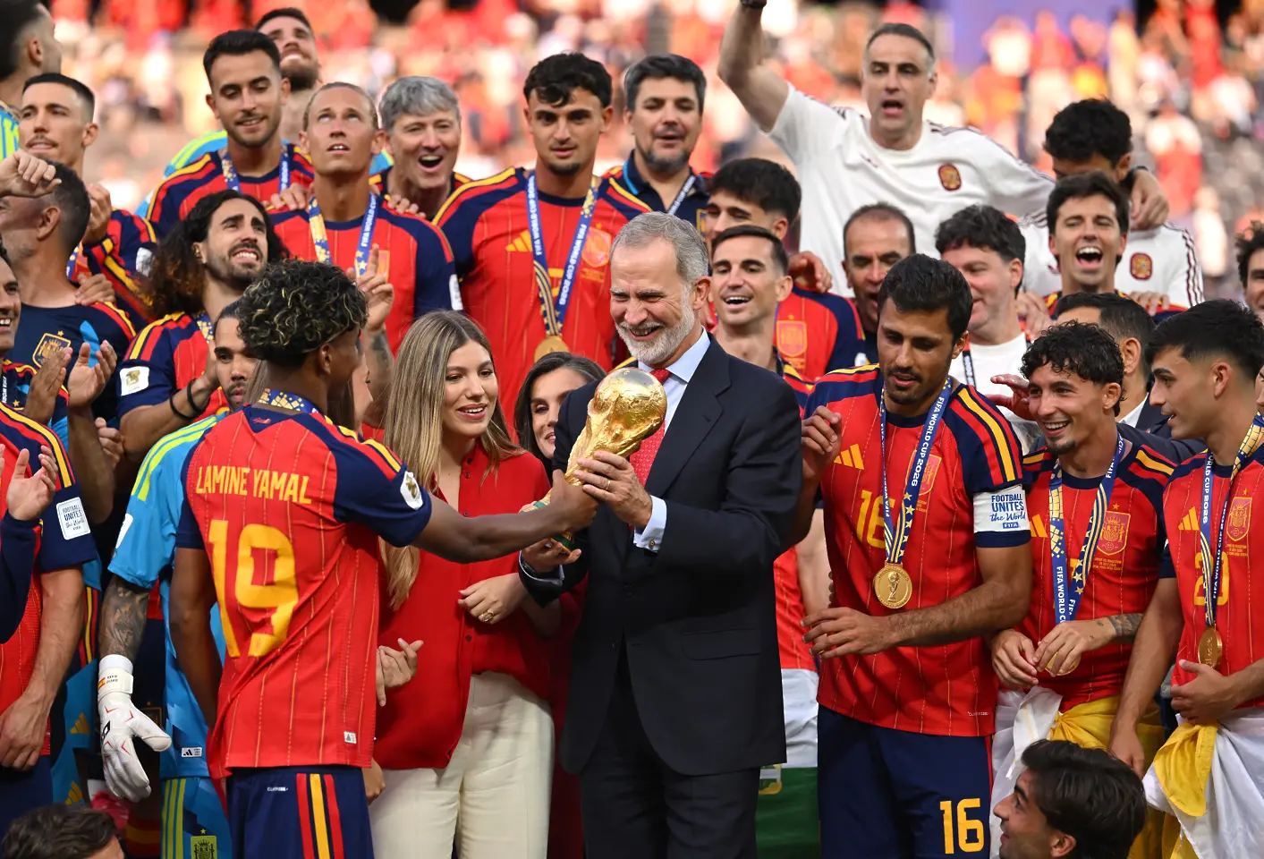 Крал Фелипе VI и Ламин Ямал / Getty Images
