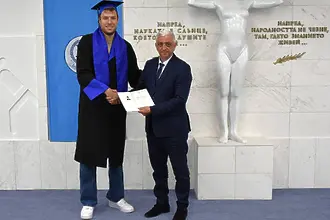 Александър Везенков стана магистър