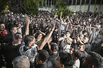 Хиляди посрещнаха Влахович на летището – той даде голямо обещание (ВИДЕО)