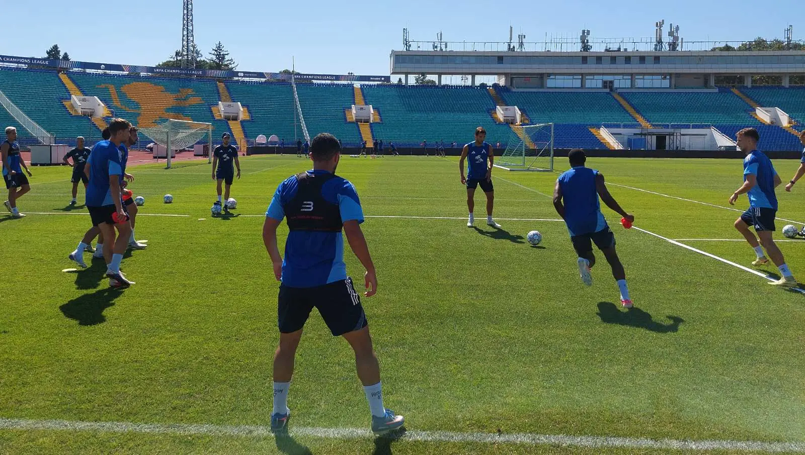 Официална тренировка на Левски преди плейофа с АЕК в Шампионска лига / dsport.bg