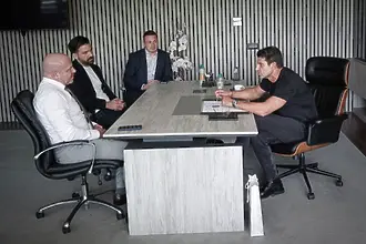 Министърът на спорта отиде на крака за среща с Георги Иванов в БФС (ВИДЕО)