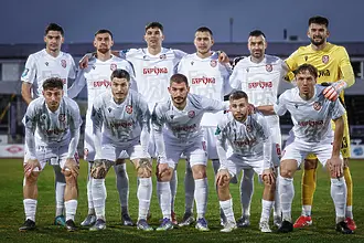 Двама играчи от Втора лига с прекратени договори