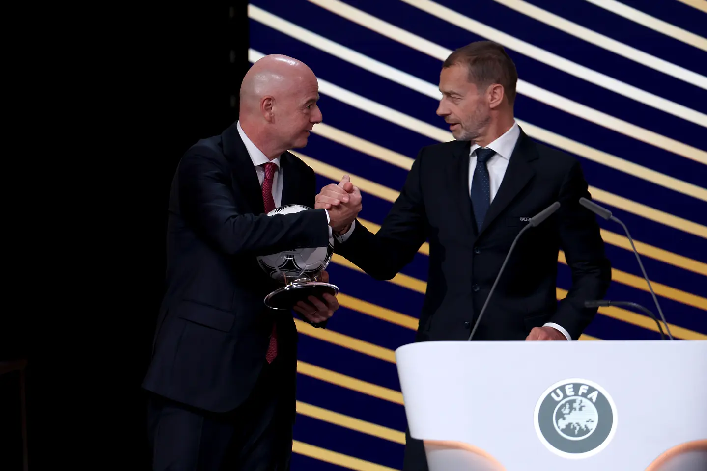 Джани Инфантино и Александър Чеферин / Getty Images