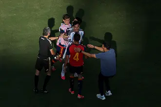 ФИФА наложи сериозни наказания на няколко представители на Аржен...