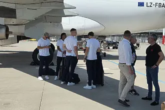 Левски посрещнат с гръцки номера в Атина (ВИДЕО)