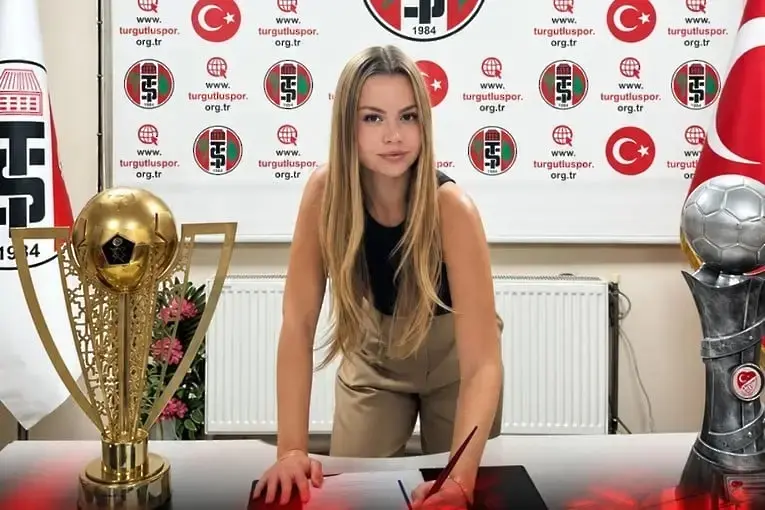 Сейнеп Местан