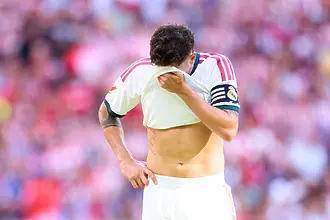 Реал Мадрид изригна: Валверде с тежка травма след брутално влизане, съдията остана безмълвен