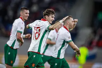 Кристиян Балов реализира първия гол при победата на България с 2:0 ...