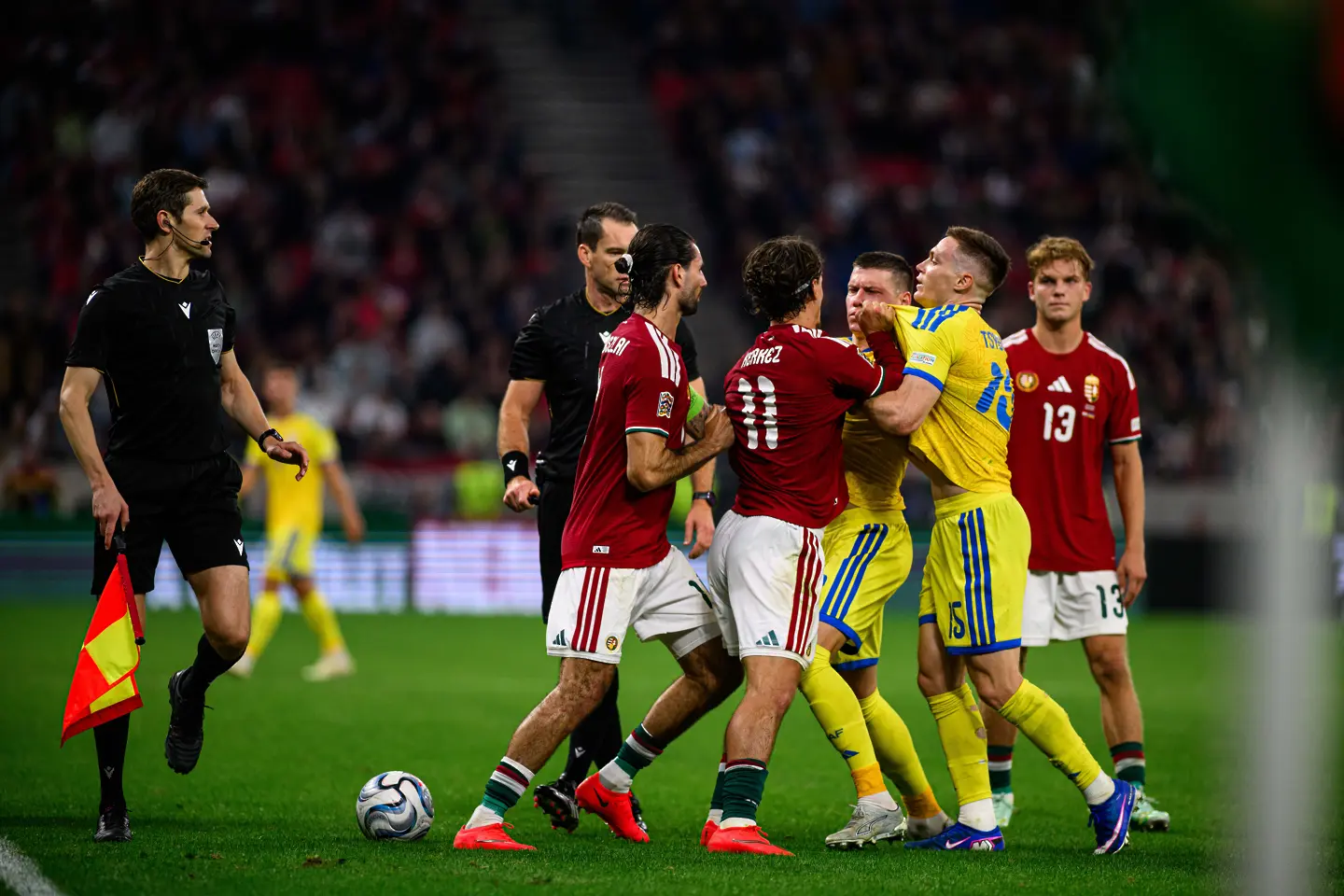 Напрежение по време на мача между Унгария и Украйна / Getty Images