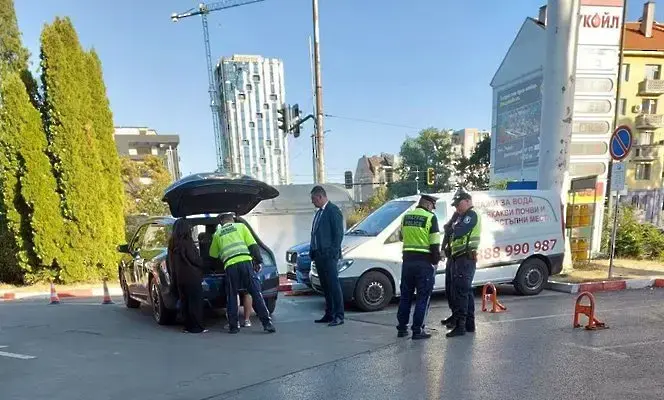 Владо Николов катастрофира в центъра на София