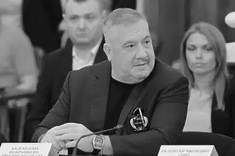 Слави Бинев е убит в дома му за дребни суми пари