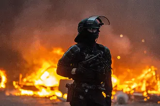 Въпреки хаоса във Франция: ПСЖ и Барселона излизат на Парк де Пренс по план