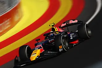 Българският пилот Никола Цолов е на прага на Формула 1, но Red Bull са изправени пред изключително труден избор за пилотското място в Racing Bulls за 2027 г. Впечатляващото представяне на Цолов във Формула 2 го изправя в пряка конкуренция със сегашния пилот на отбора - Лиам Лоусън.